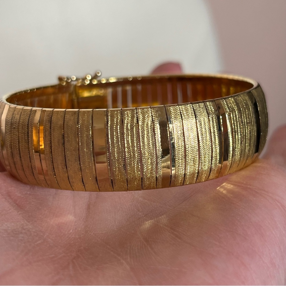 Vintage 80 90 Gold Vermeil Oversized Mobwife Classic Italy thick wide Bracelet - Picture 16 of 17